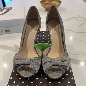 Kelly & Katie 6.5 gold glitter fab. KK JESS shoes. Never worn.